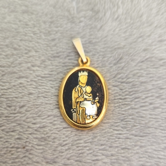 Jewelry - #671 Gold and Black Tone Oval Pendant